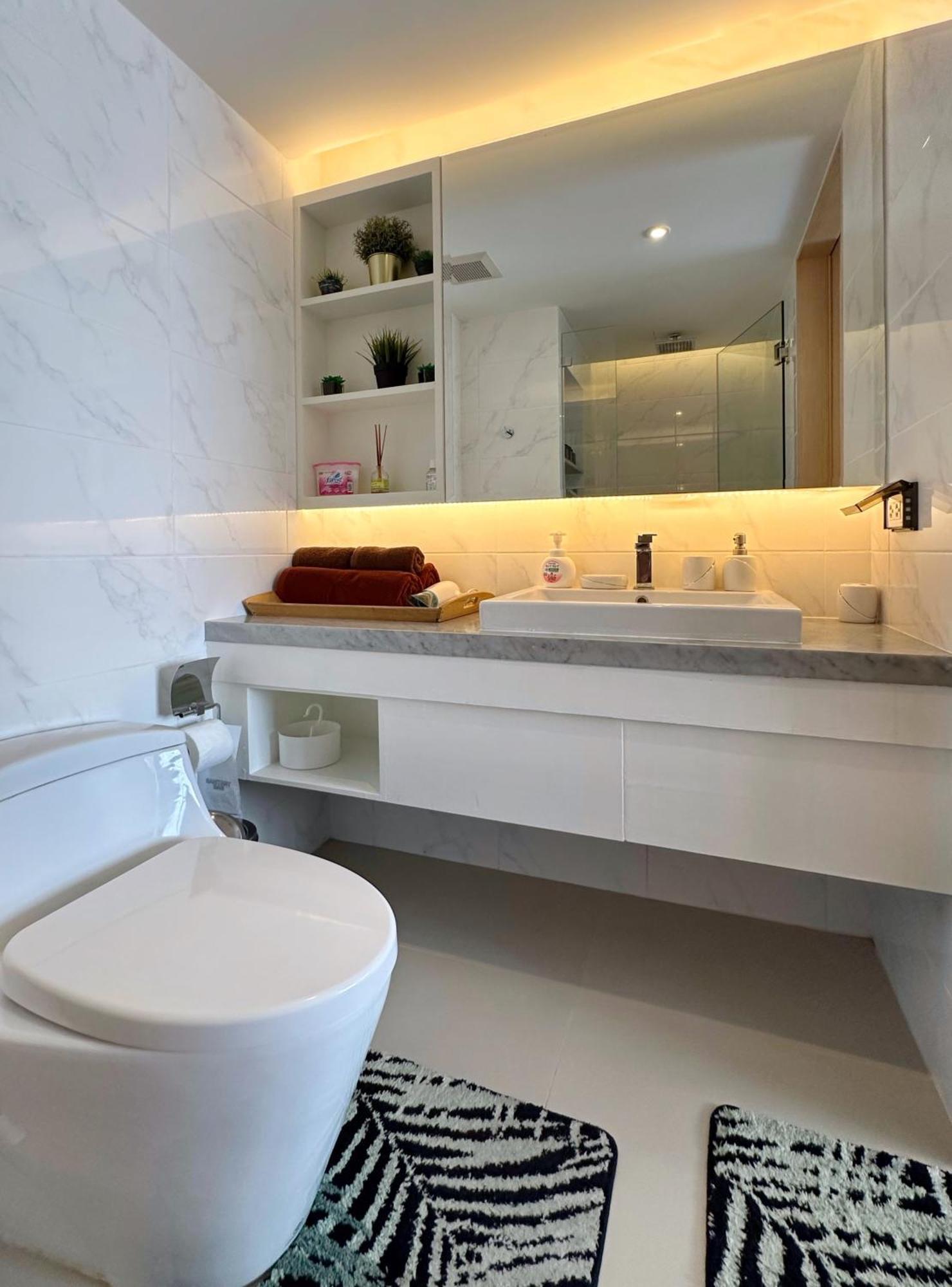 Appartamento The Aristo-2-803 Phuket Esterno foto